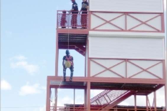 Une formation  qui tombe à pic