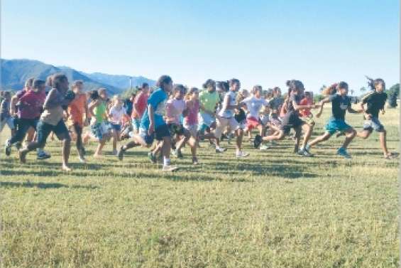 Sept cents élèves au coude à coude