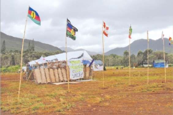 Les pacifistes priés de s'en aller