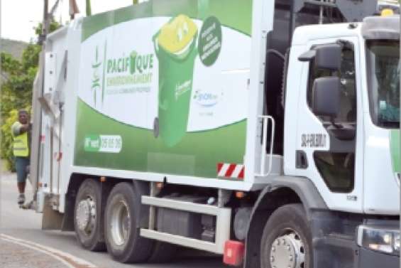 Le conseil sort les poubelles