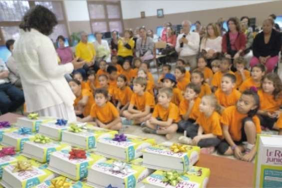 1 400 dictionnaires distribués