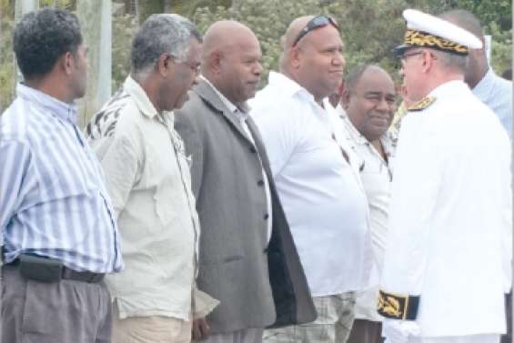 Les premiers contacts