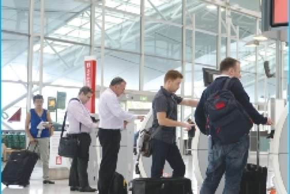 Une valise pleine  d'explosifs oubliée