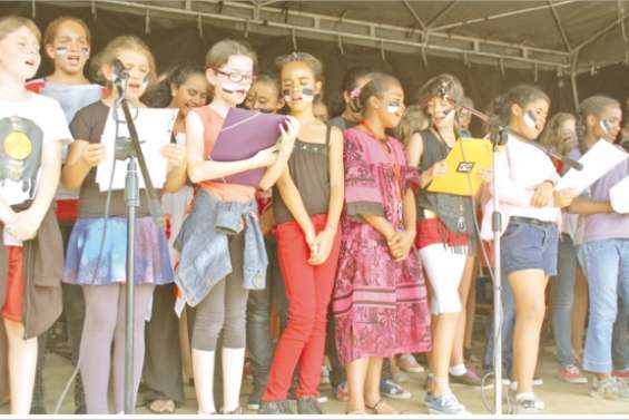 Un chœur de louanges