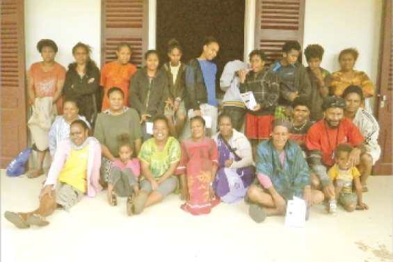 Les jeunes parés pour Lifou