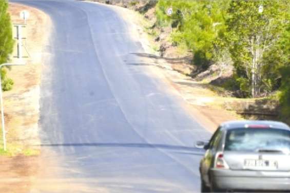 Gare à la vitesse sur le bitume  tout neuf du col de Plum