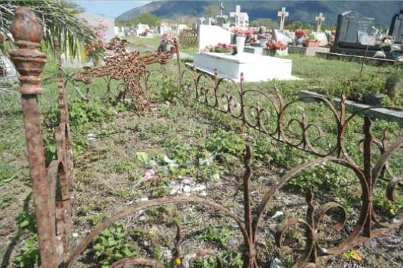 Tombes cherchent familles