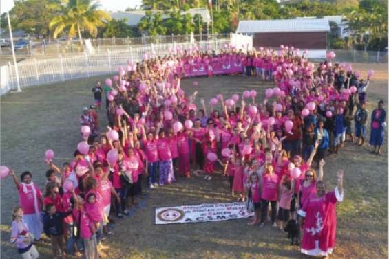 Un ruban rose fédérateur