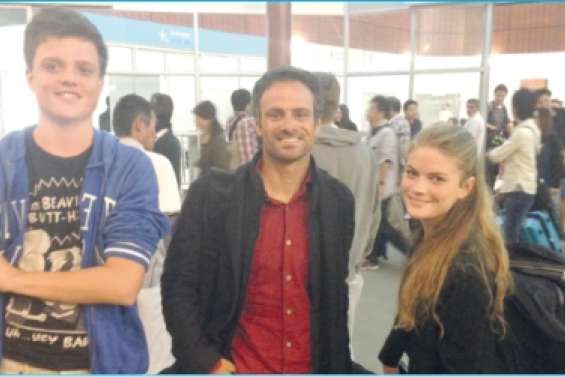 Cammas débarque sur le Caillou