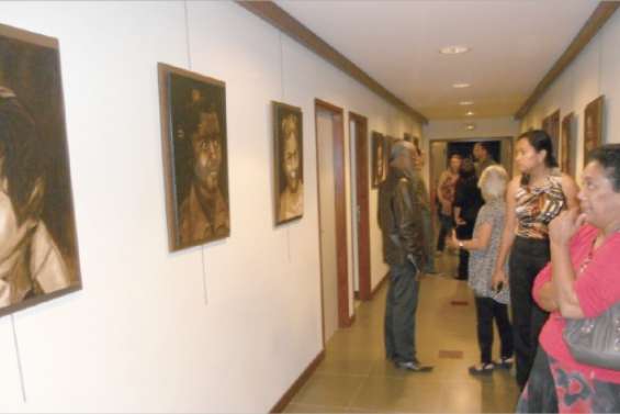 Des visages de goudron