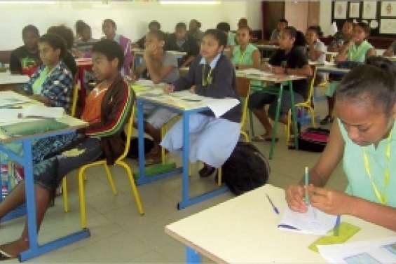 Des Fidjiens en classe