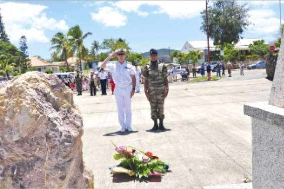 Recueillement au monument  aux morts