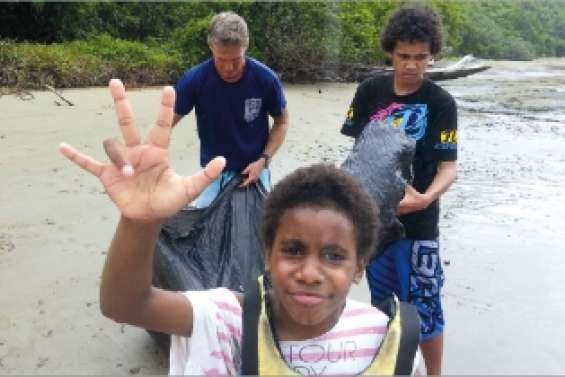 Ils rament contre les déchets