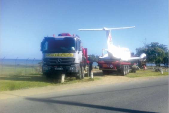 Un avion sur la route