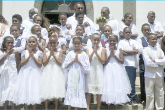 Quarante petits Kunié en communion