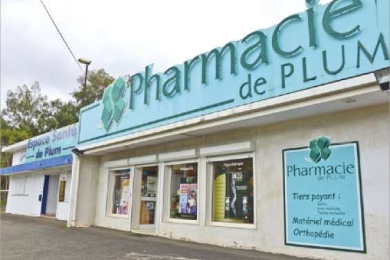 La pharmacie reste à Plum