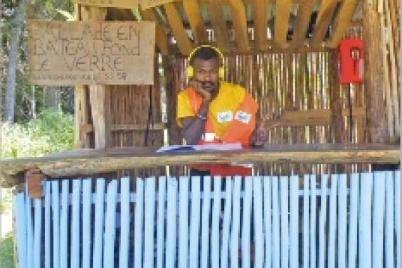 Sur un bateau à fond  de verre en baie d'Oro