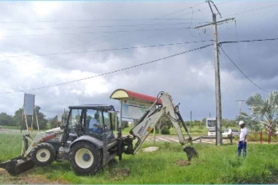 La ligne électrique déménage