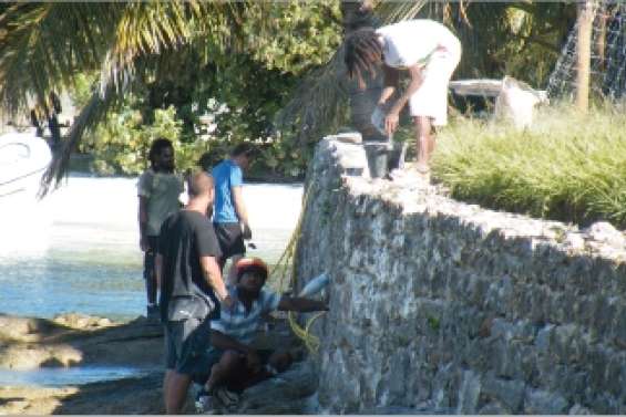 Aux petits soins pour le vieux mur