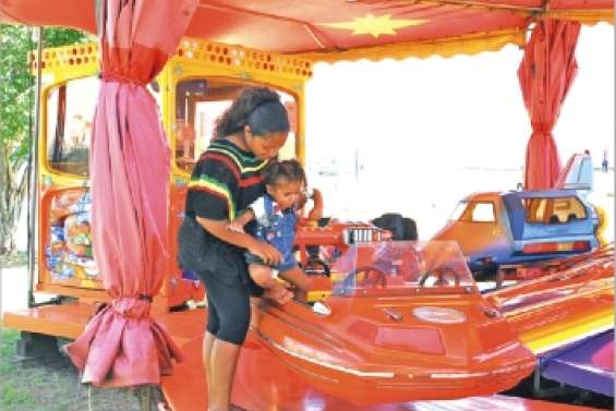 Le manège  est dans la place