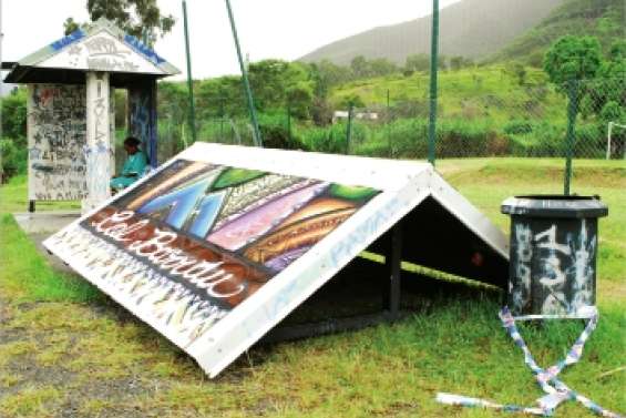 L'arrêt de bus sans toit