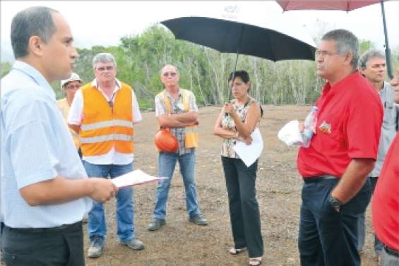 La présidente  sur le terrain