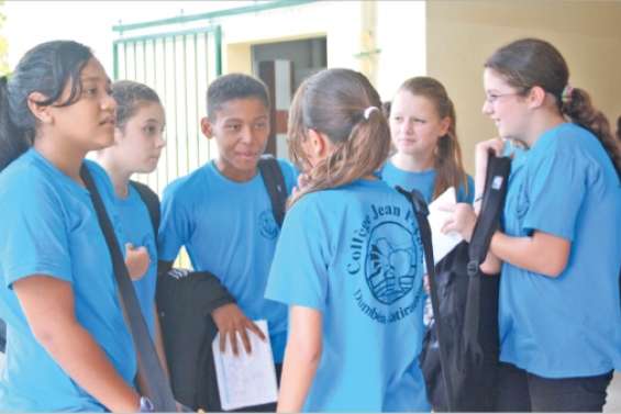 Les uniformes gagnent du terrain