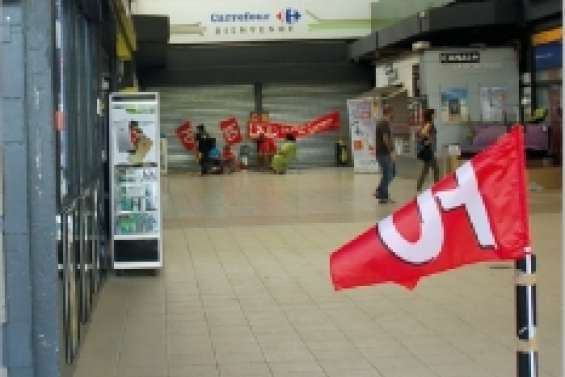 FO bloque, Carrefour s'agace