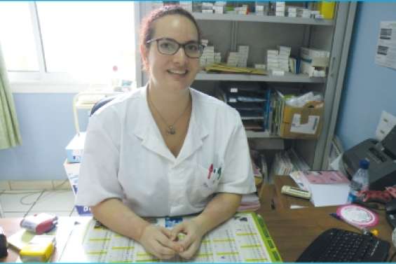 Une sage-femme remplaçante