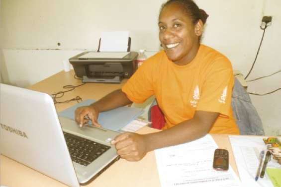 Une femme de devoirs