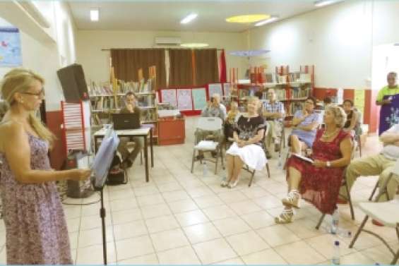 Récitation de poèmes  à la bibliothèque