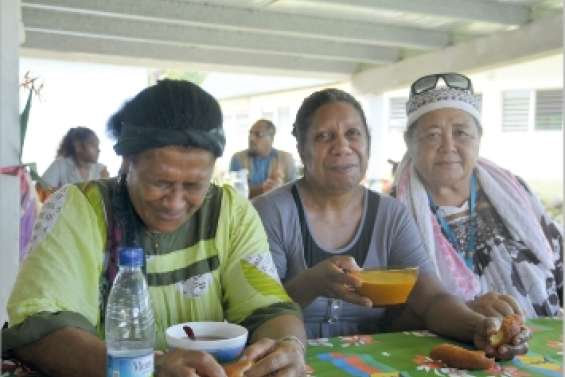 Les femmes réunies à Poindimié