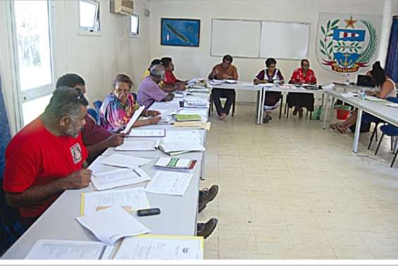 Trois budgets en quatre heures