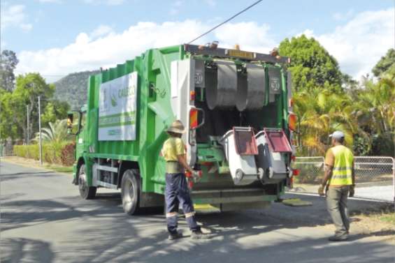 Petite hausse pour les services