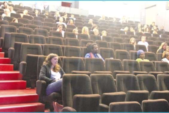 Des collégiens  sur grand écran