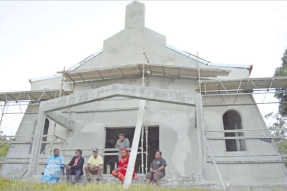 Elle s'élève vers le ciel