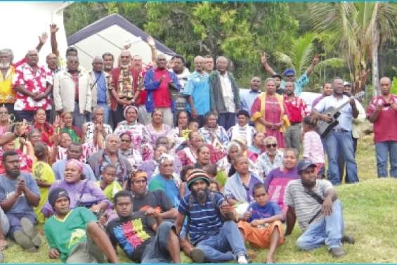 Des croyants  fêtent la Parole