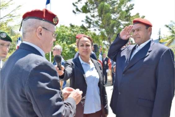 Quatre personnes décorées  de la Croix du combattant