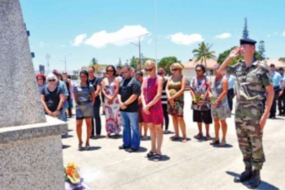 L'église sonne le glas pour  une minute de recueillement