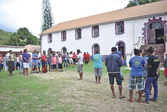 Les jeunes chrétiens du Sud accueillent le père Bill