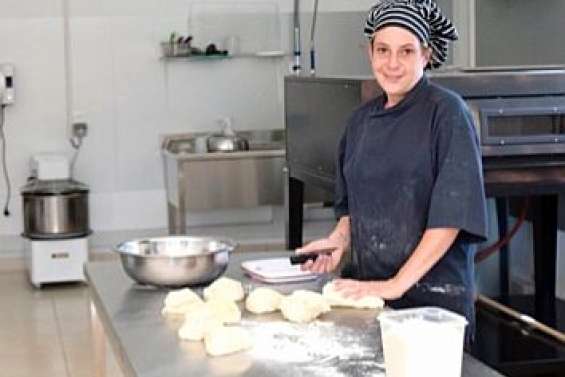 Pizzas et poulets rôtis  route de Yahoué