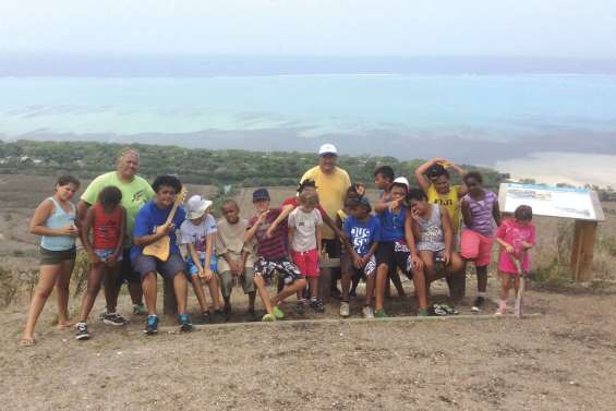 Les jeunes Nouméens de la FOLen vacances sur le lagon de Poé