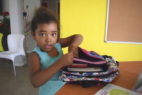 Des enfants de Dumbéa-sur-Mer équipés pour la rentrée