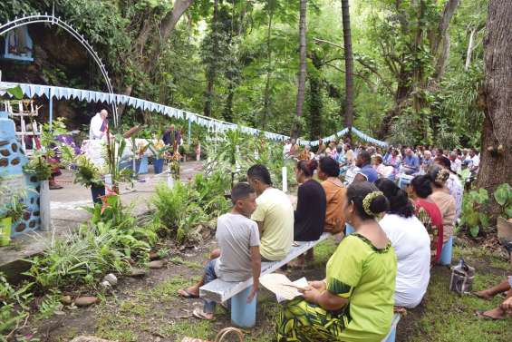Hommage à Marie au cœur de la forêt de Bangou