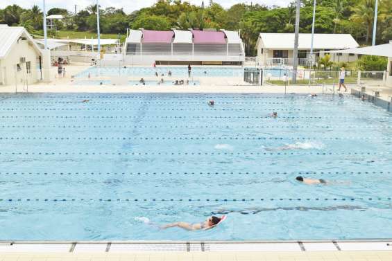 Le petit bassin fermé aujourd'hui, mais la grande piscine est ouverte