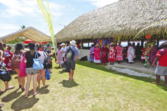 Les croisiéristes naviguent d'Easo à Luecila