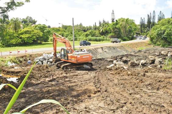 Un fossé dévié avant la résidence  le Colonnaire à Boulari