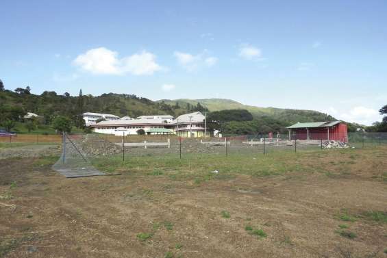 La maison commune de Koé construite à l'extérieur
