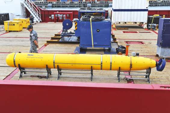 Trente mille kilomètres  carrés d'océan à fouiller