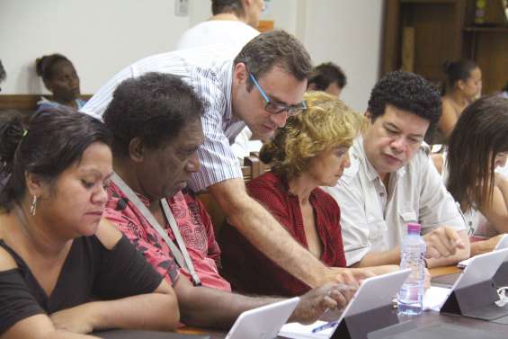 Les élus font leur rentrée sur tablettes numériques